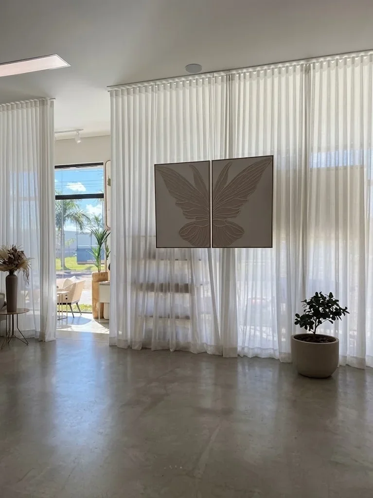Cortinas instaladas em ambiente residencial