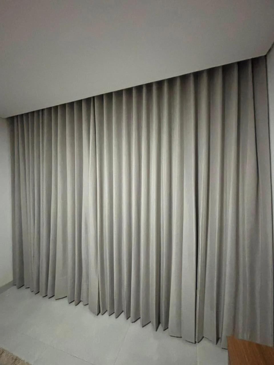 Sala de Jantar com cortina ou persiana sob medida