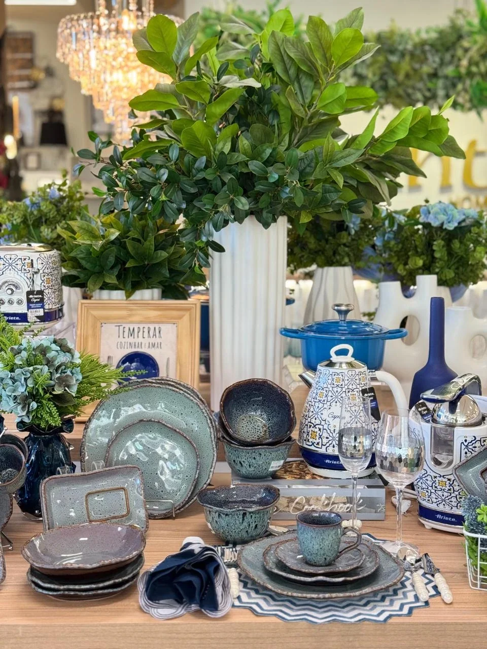 Mesa posta e peças da Linha Gourmet